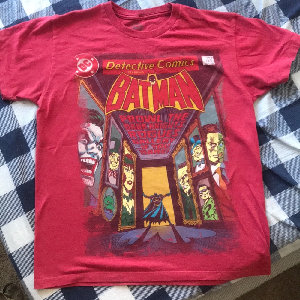 DC comics Batman red t-shirt